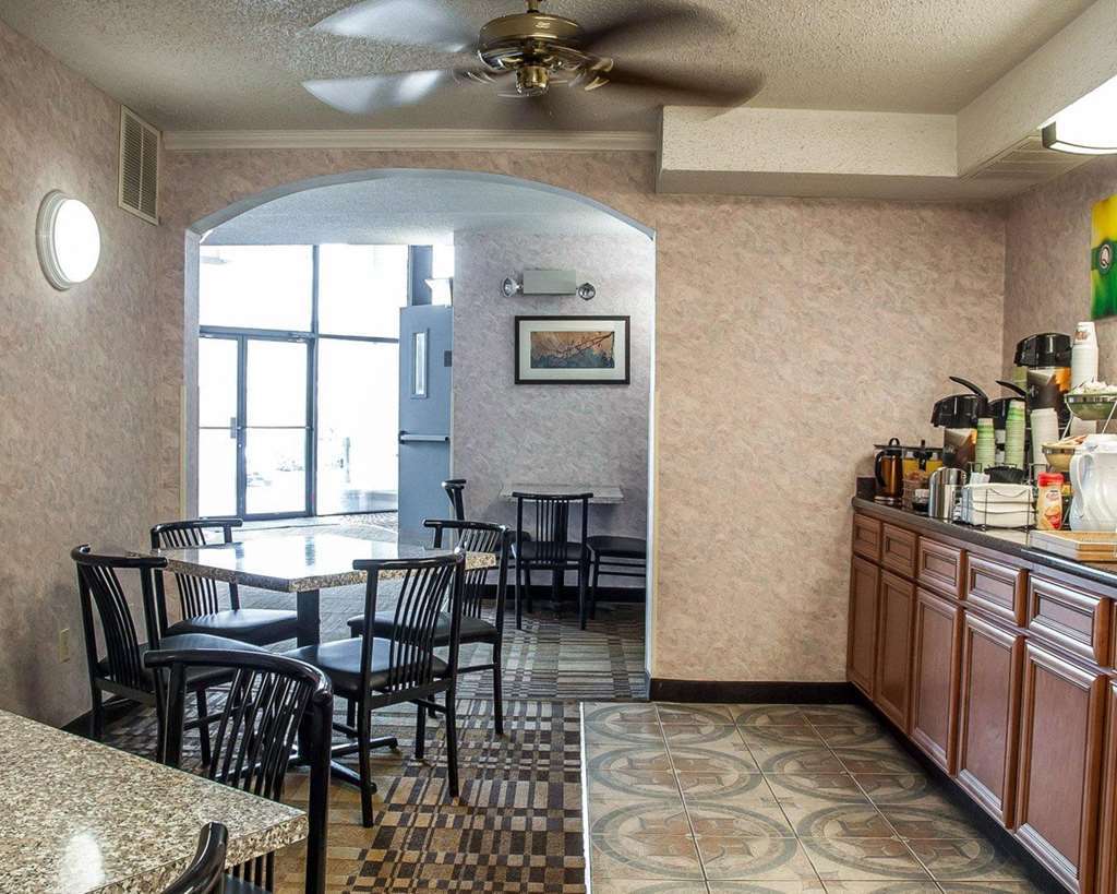 Quality Inn Near Six Flags St. Louis Pacific Restaurant foto